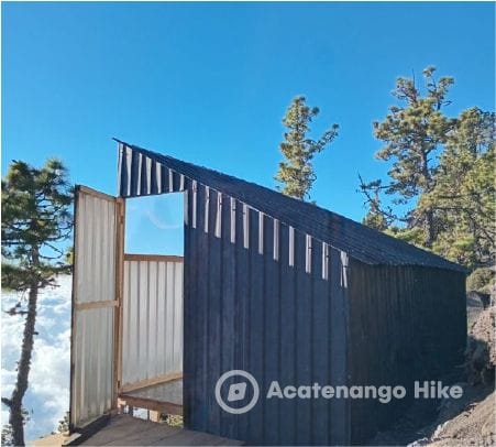 Refugio de montaña en el campamento base del Acatenango